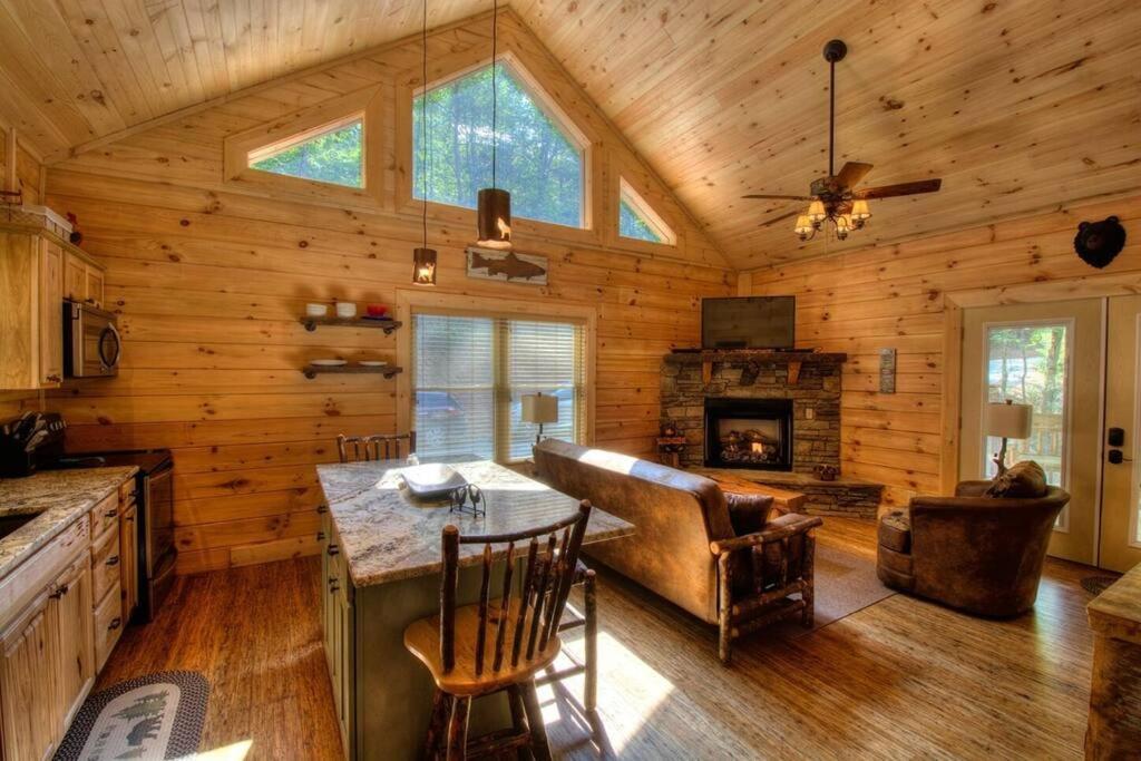 Honeymoon Getaway In Woods Near Noc And Smoky Mtn Rr Vila Bryson City Exterior foto