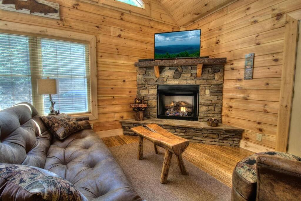 Honeymoon Getaway In Woods Near Noc And Smoky Mtn Rr Vila Bryson City Exterior foto