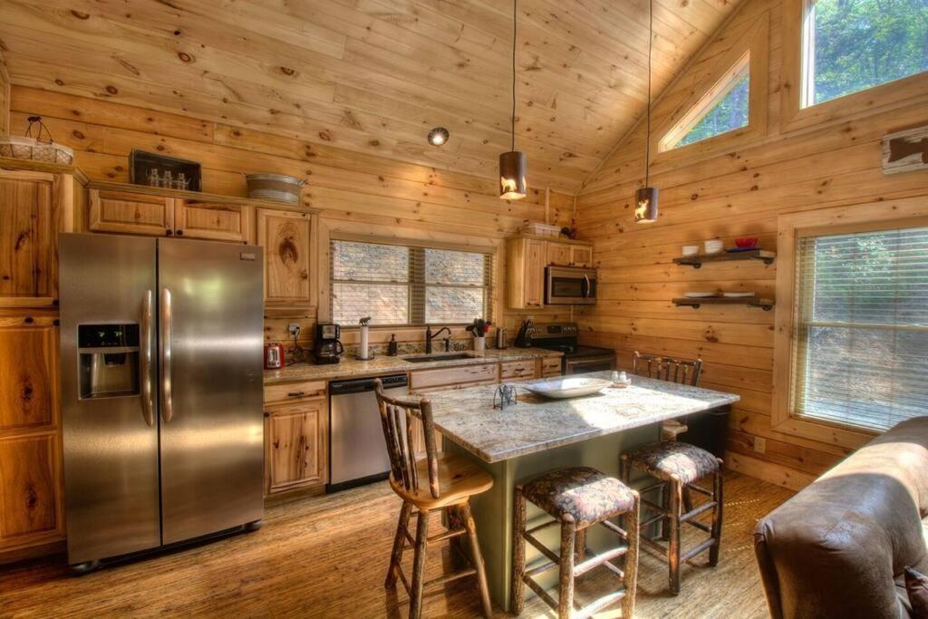 Honeymoon Getaway In Woods Near Noc And Smoky Mtn Rr Vila Bryson City Exterior foto