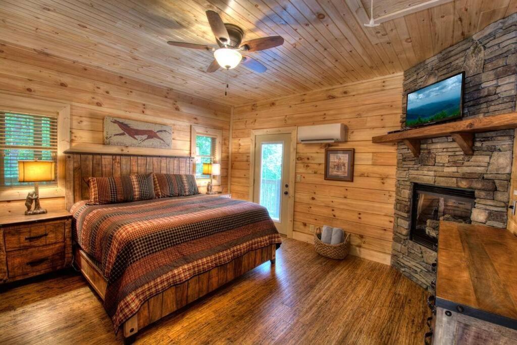 Honeymoon Getaway In Woods Near Noc And Smoky Mtn Rr Vila Bryson City Exterior foto